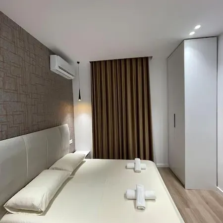 Apt. 98/303 Near Center Apartment